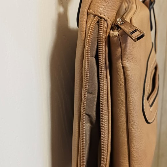 Bulldog Conceal Carry Cross Body Purse - Picture 9 of 12